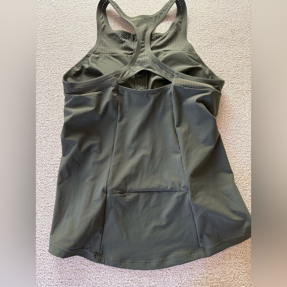 Athleta Razorback Tank With Built In Sports Bra - Picture 4 of 4